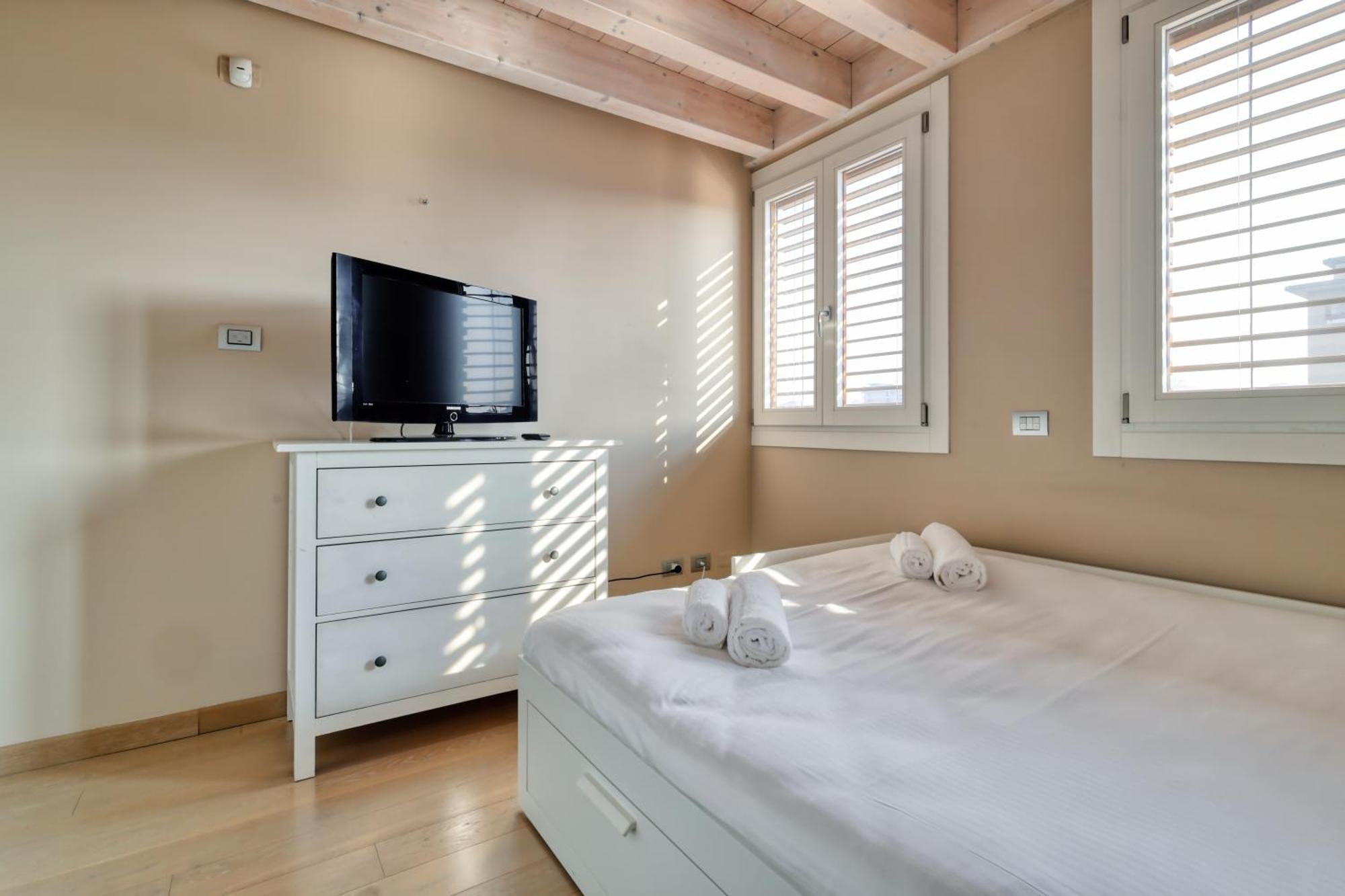 Apartment Joivy Elegant With Parking And Balcony Mailand